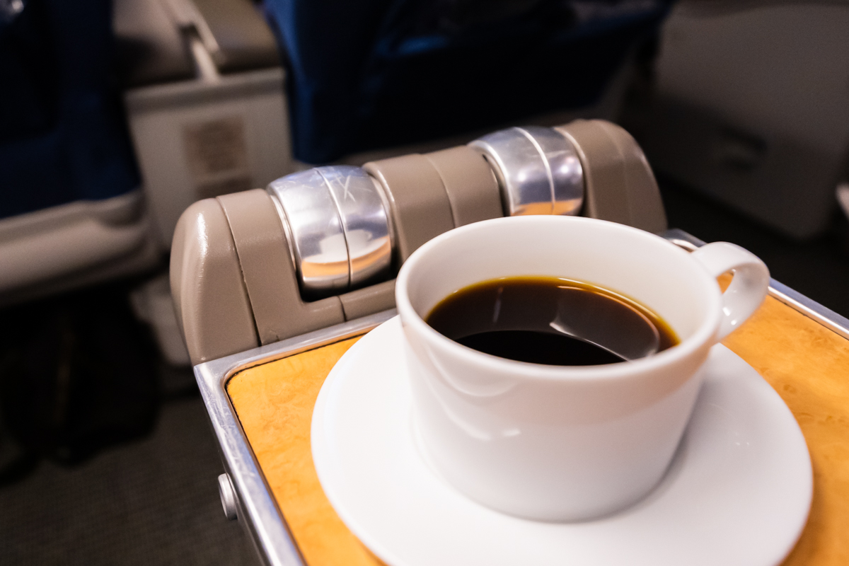 機内食後のコーヒー