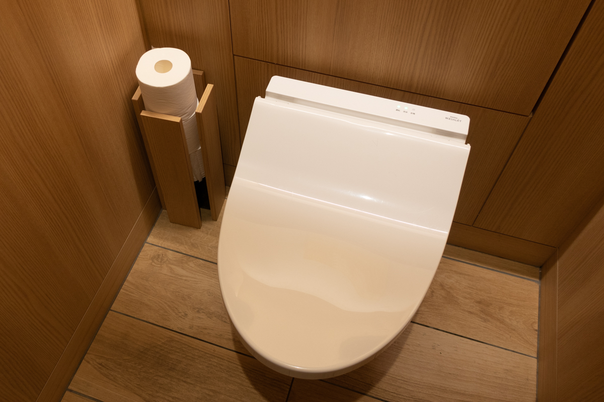 那覇空港JALサクララウンジのトイレ