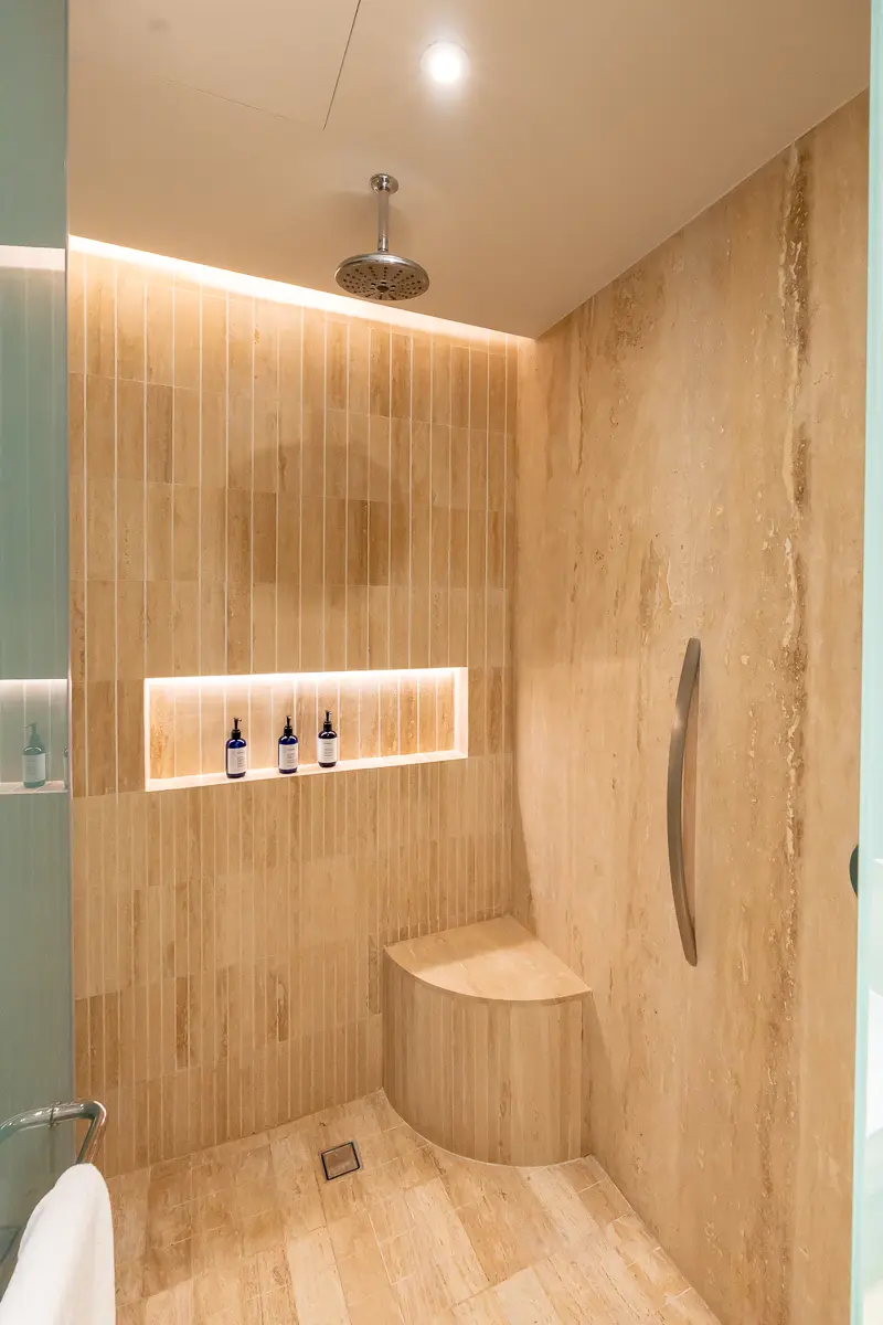 シャワールーム