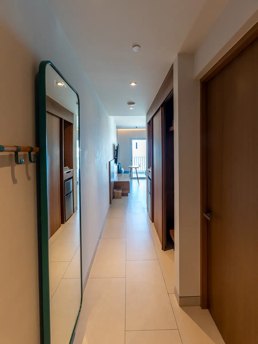 客室の入口付近