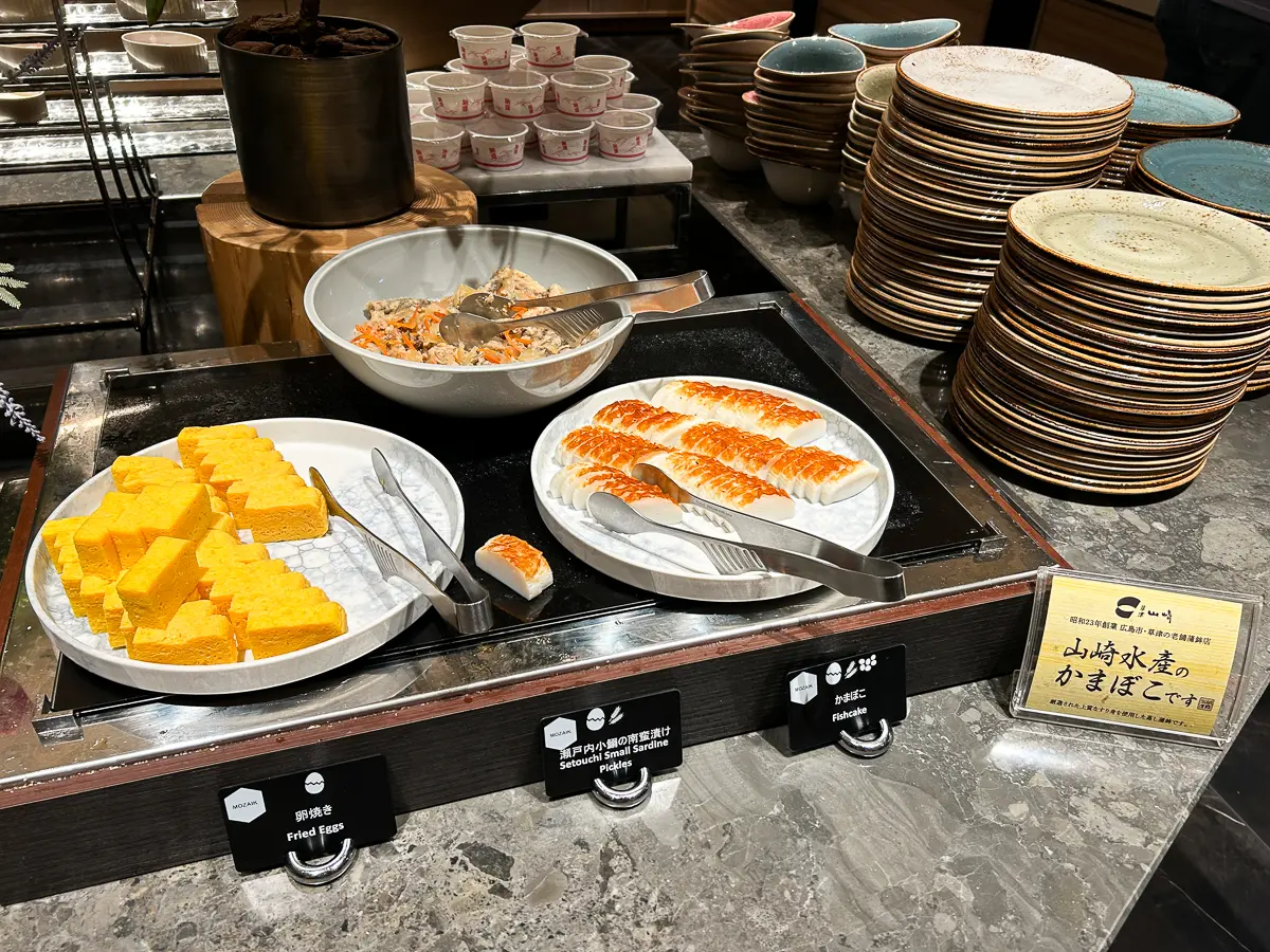 朝食会場のビュッフェ