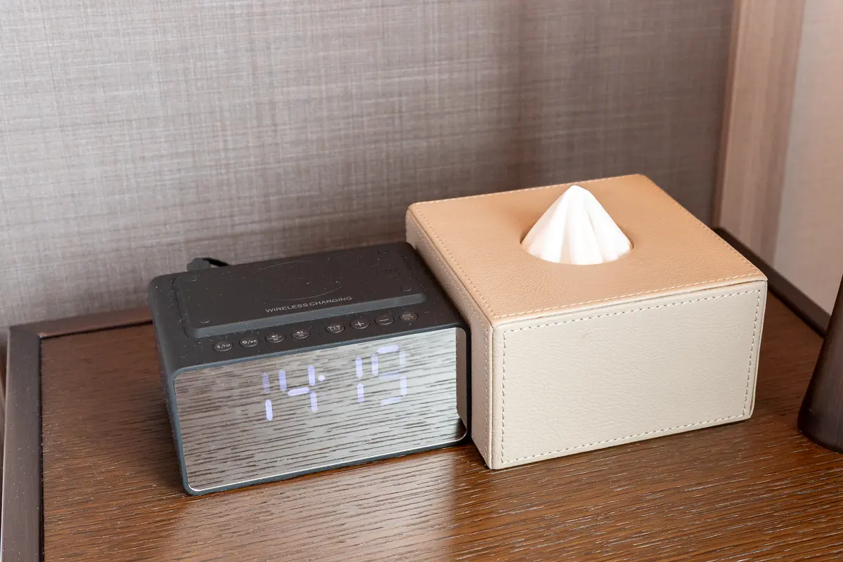 エグゼクティブルームのベッド脇の時計