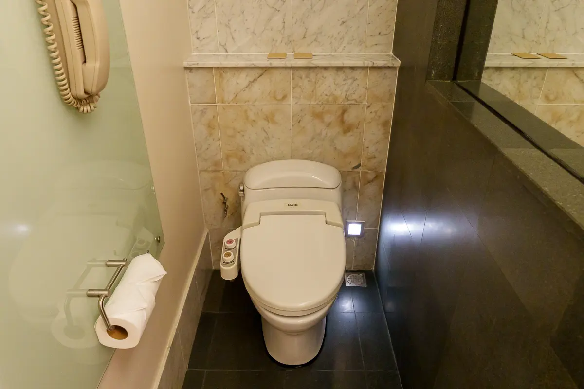 ヒルトンクアラルンプールのデラックスルームのトイレ