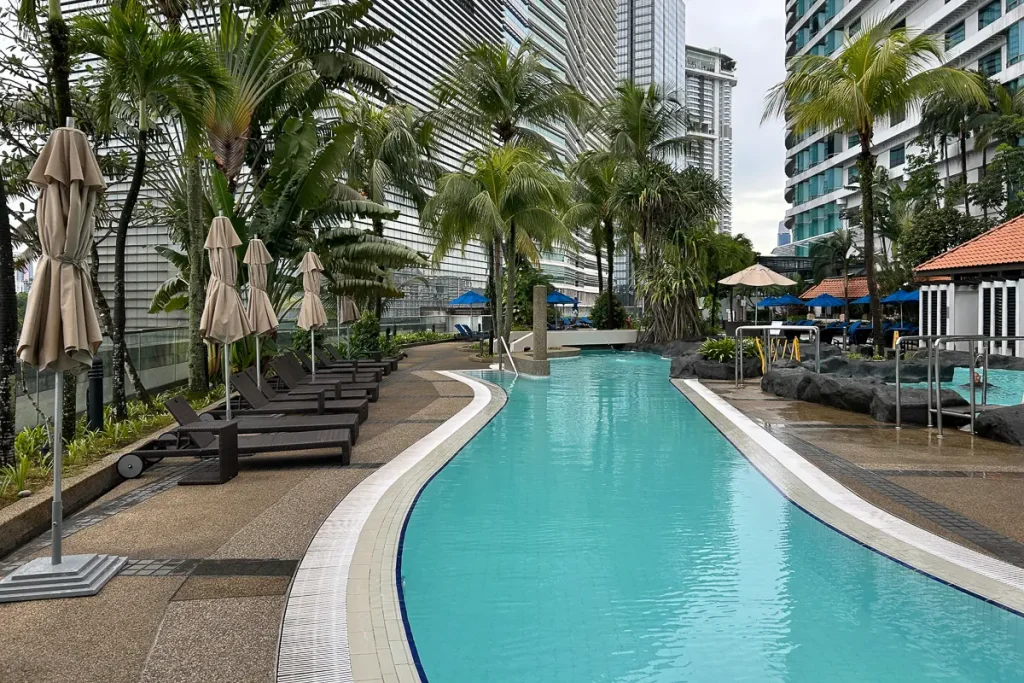 ヒルトンクアラルンプールのガーデンプール