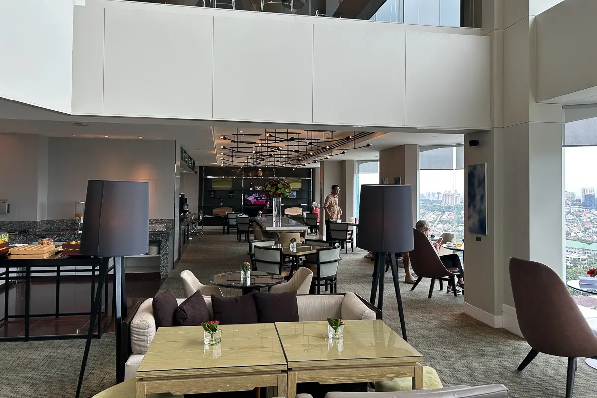 ヒルトンクアラルンプールのエグゼクティブラウンジのレイクビューのエリア