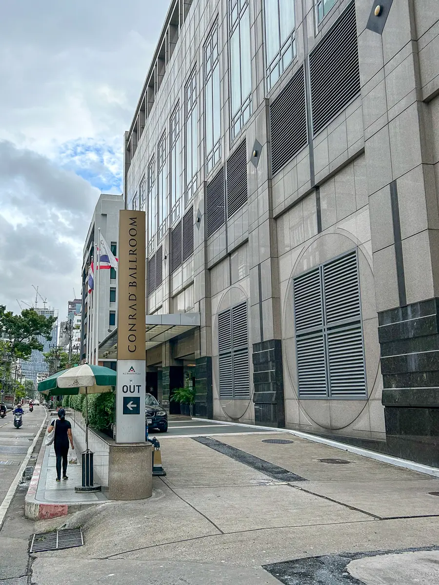 コンラッドバンコクのエントランス