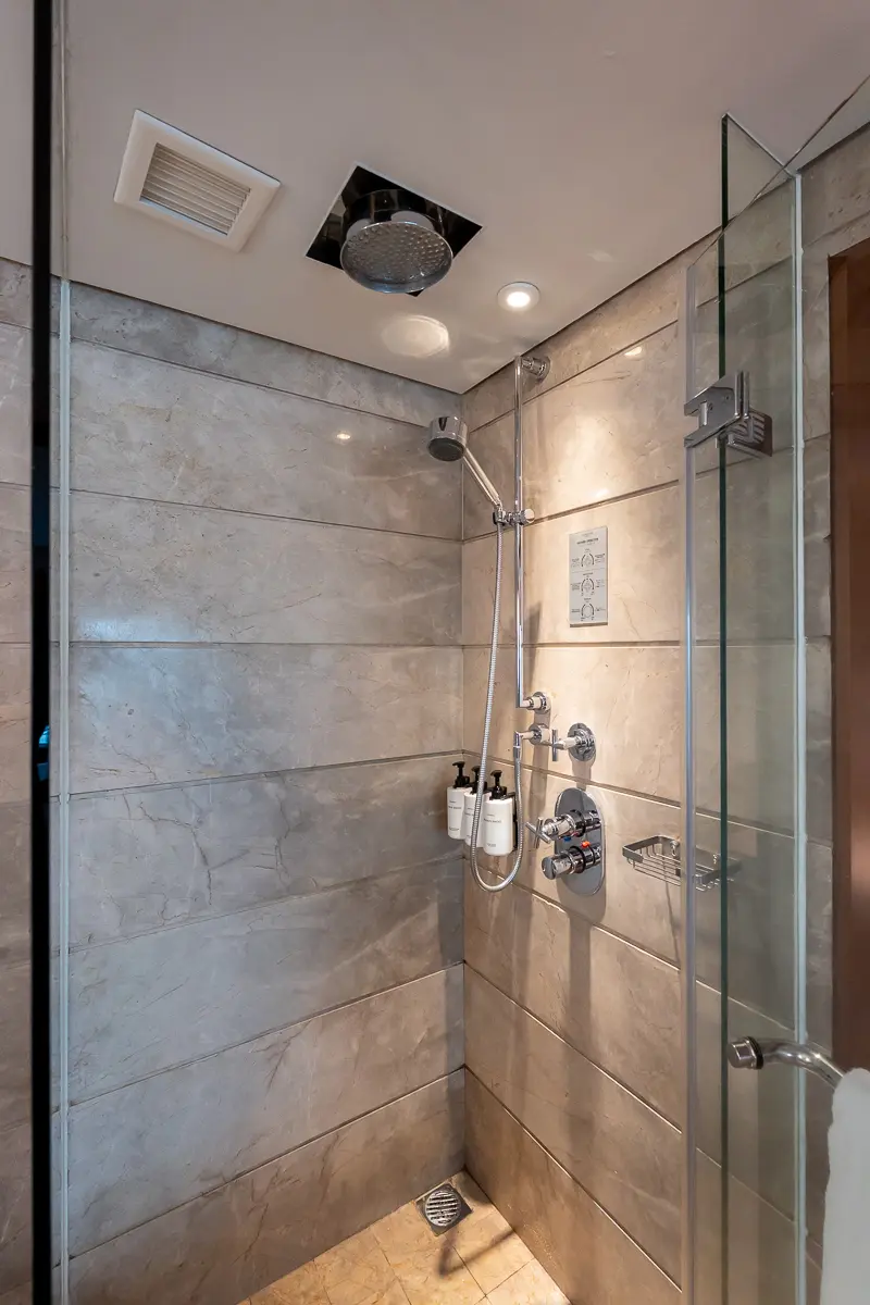 シャワーブース