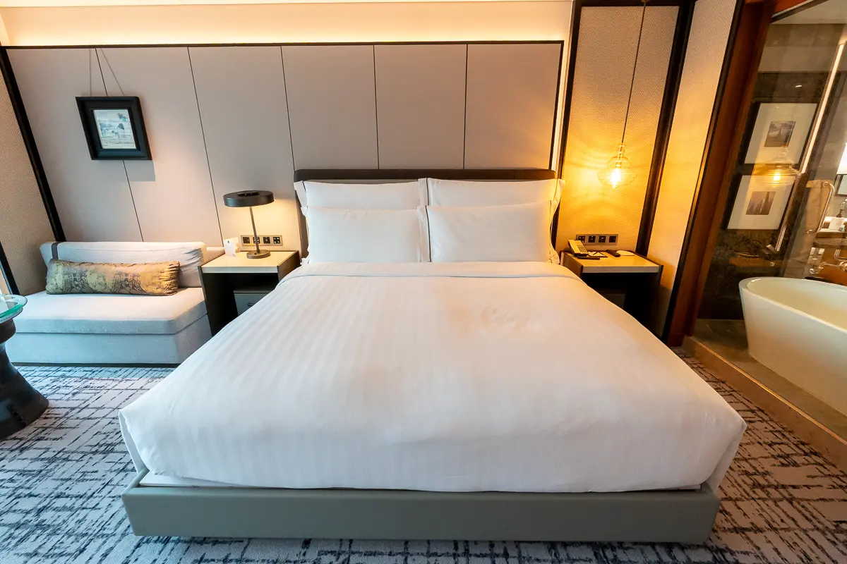 正面から見たキングベッド