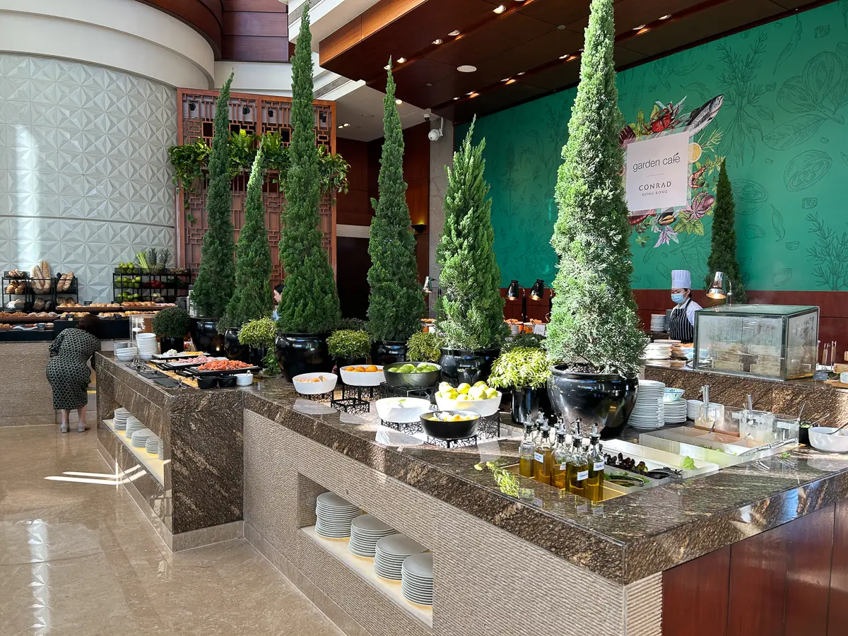 朝食ビュッフェカウンター