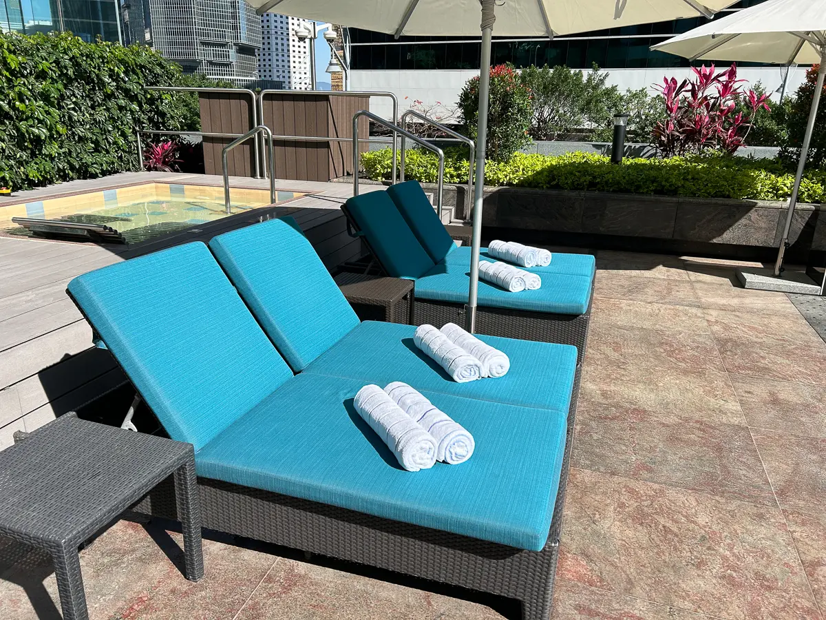 プールサイドのチェア
