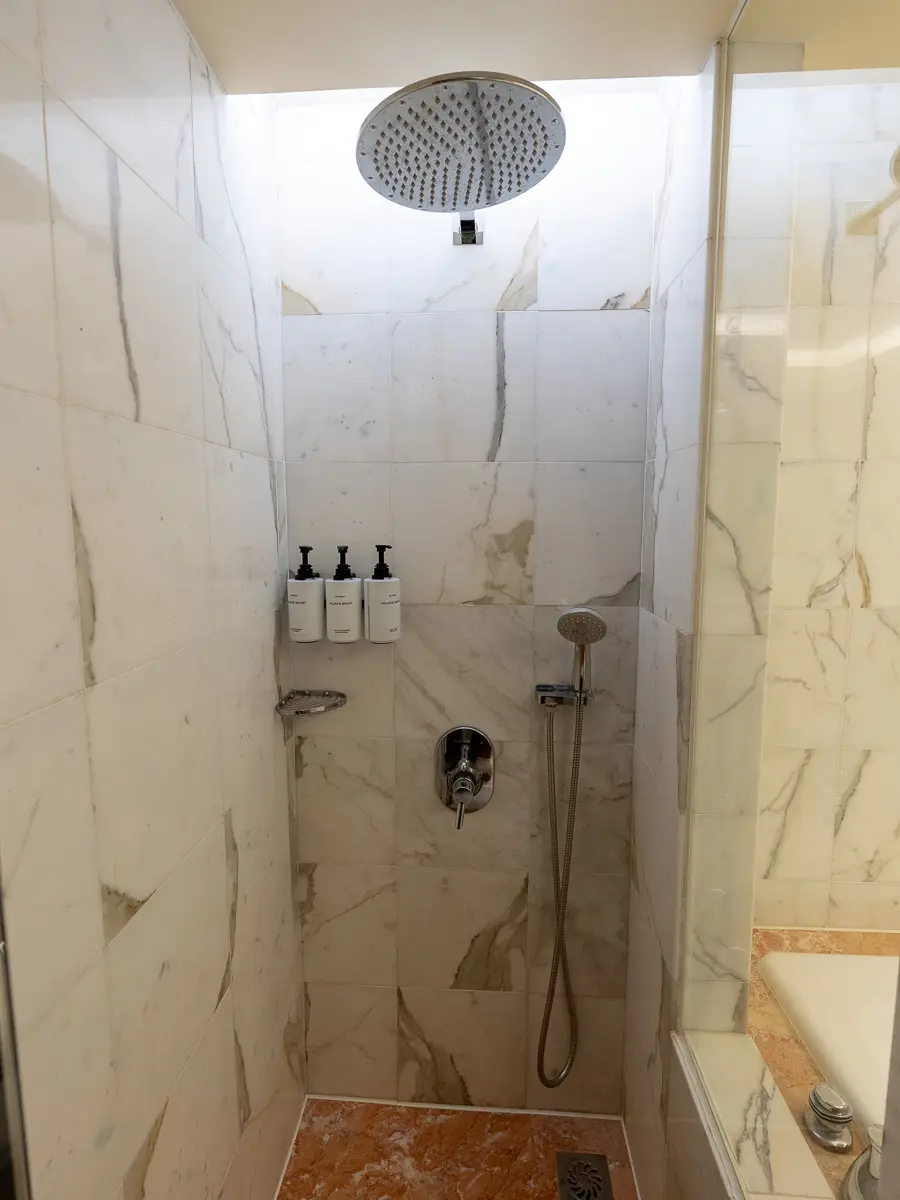 シャワーブース