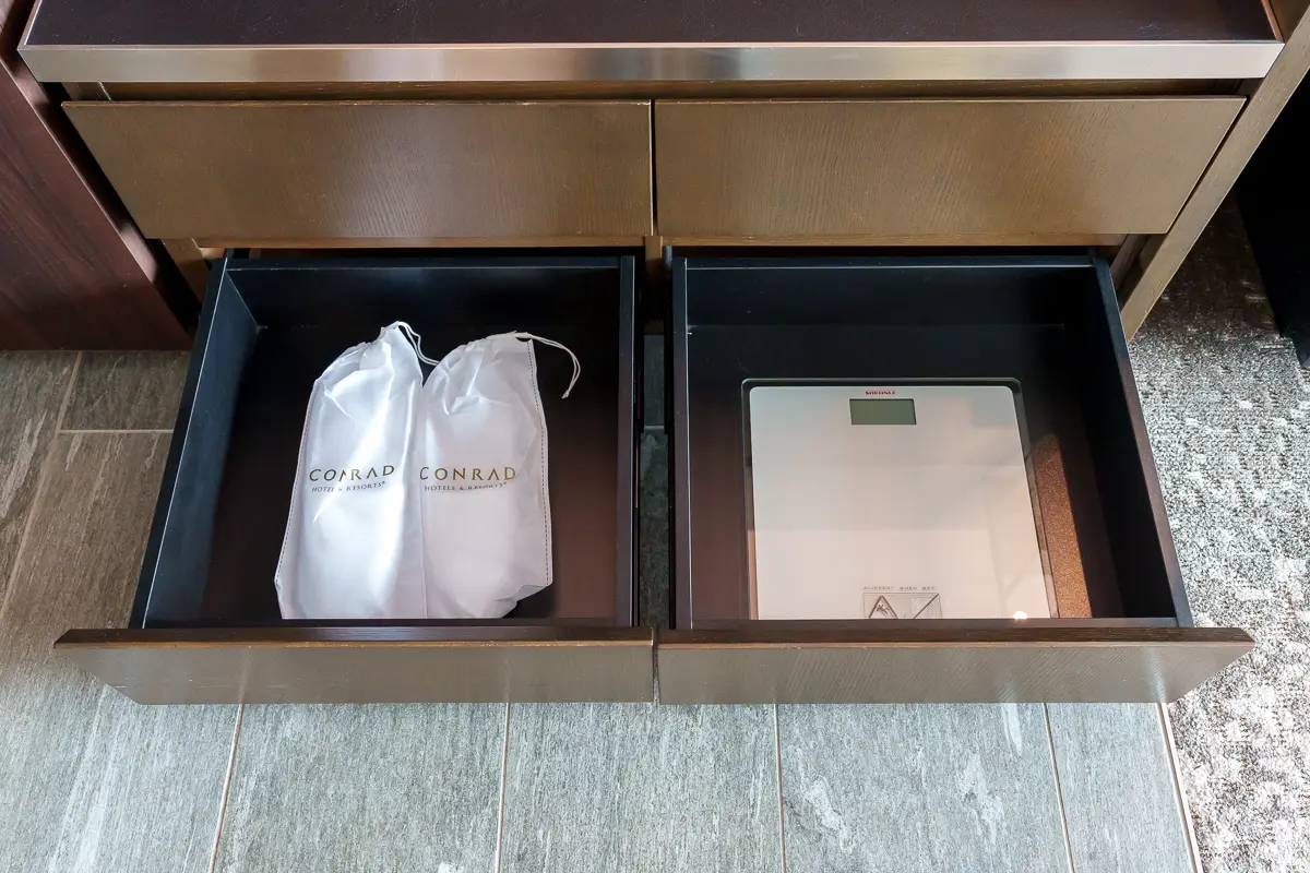 スリッパと体重計