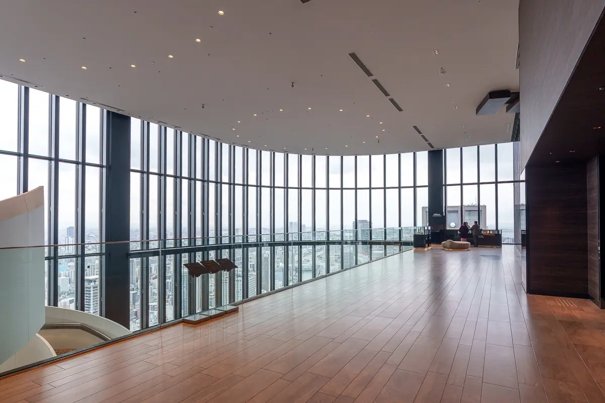 ロビー階のエレベーターホール