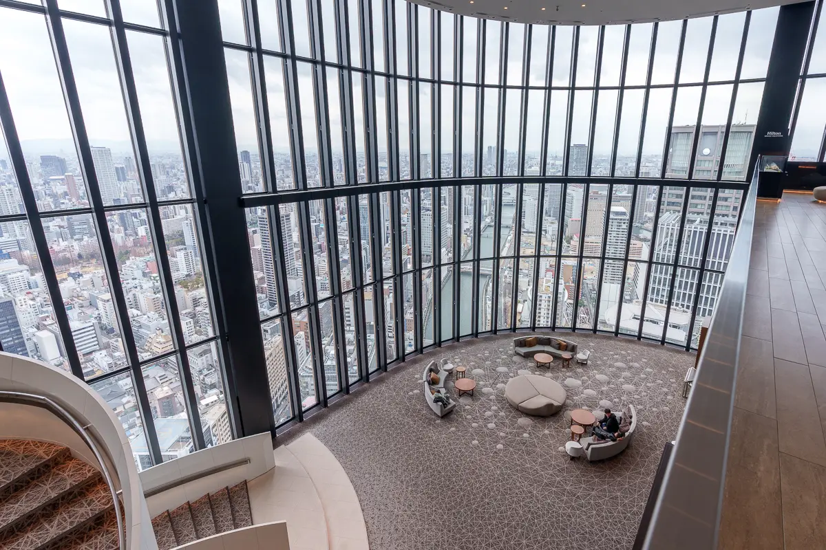 ロビー階から見た吹き抜け