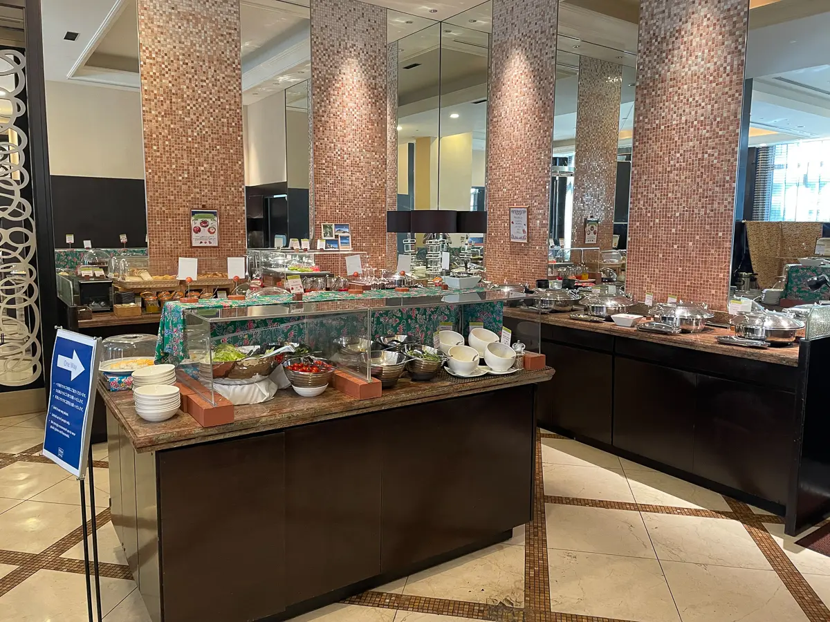 朝食ビュッフェカウンター
