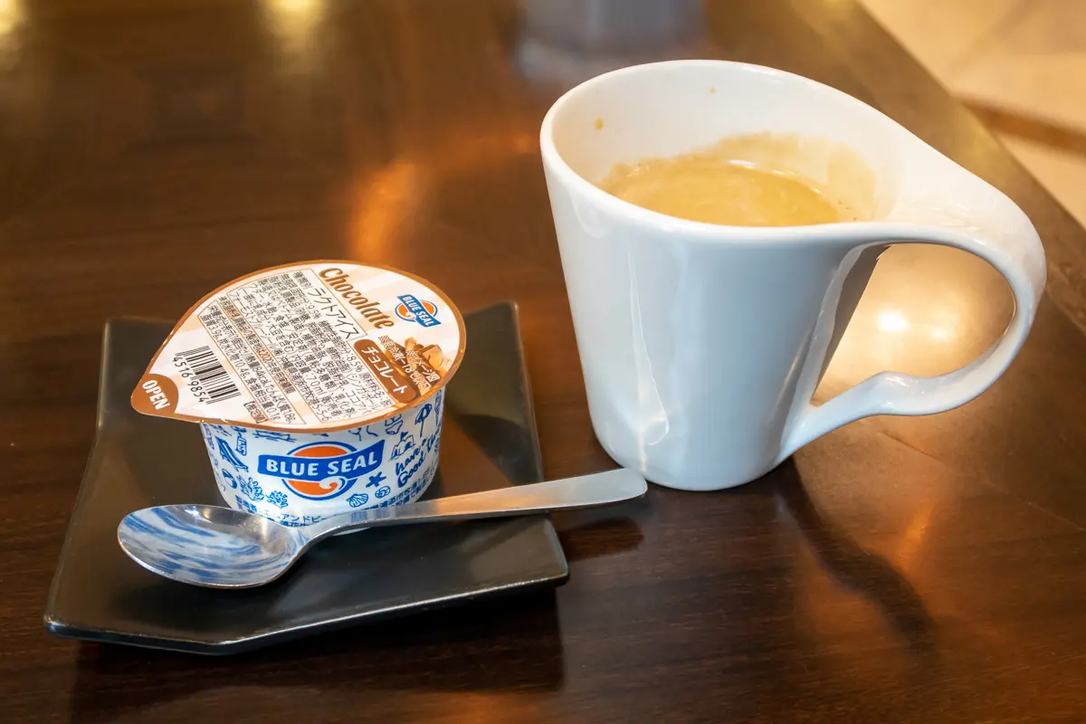 ブルーシールアイスとコーヒー