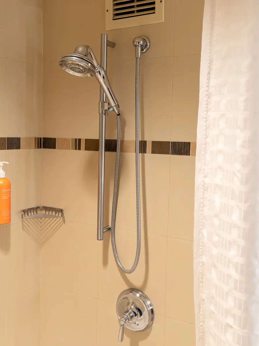 レインボータワーのシャワー