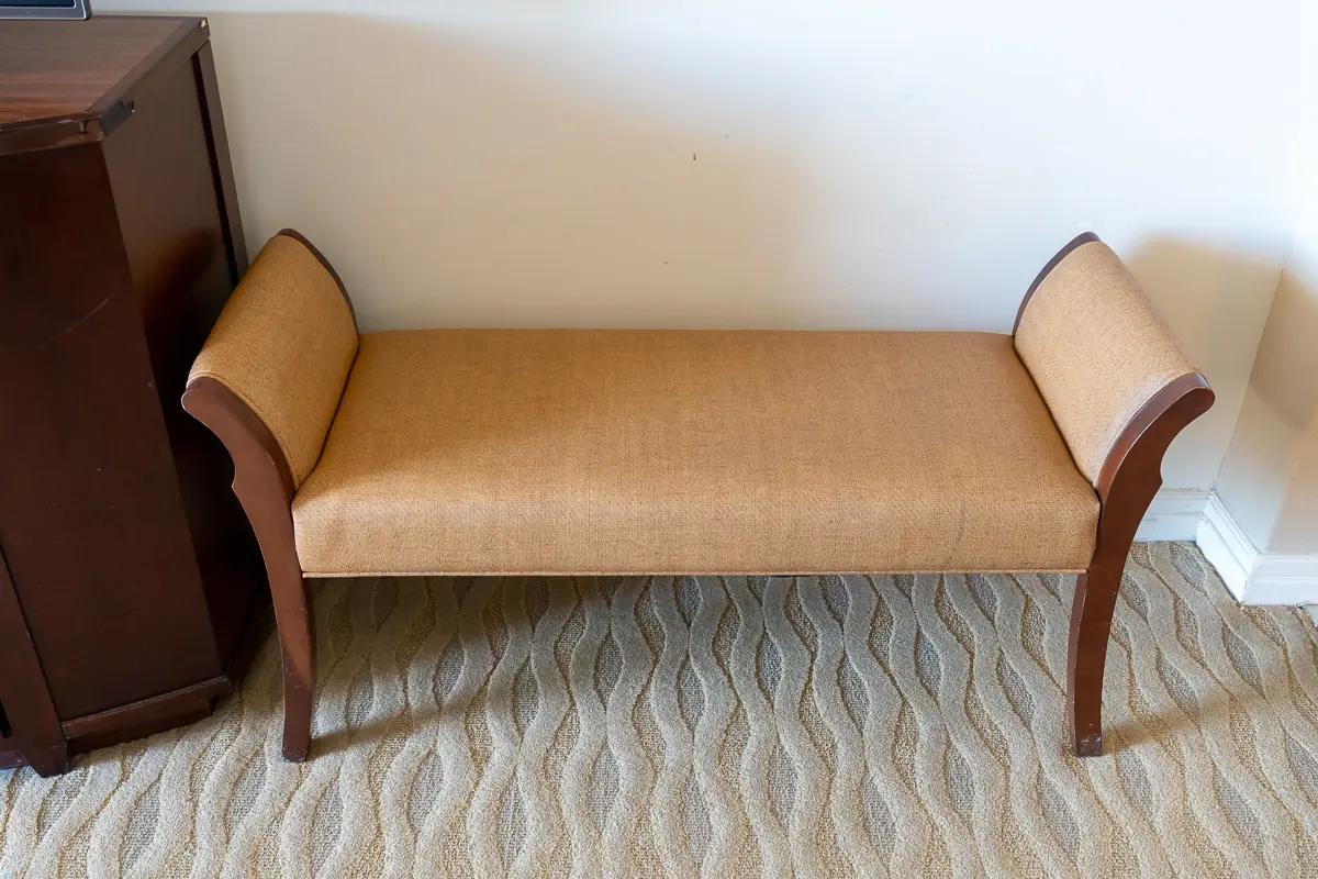 レインボータワーのカウチ