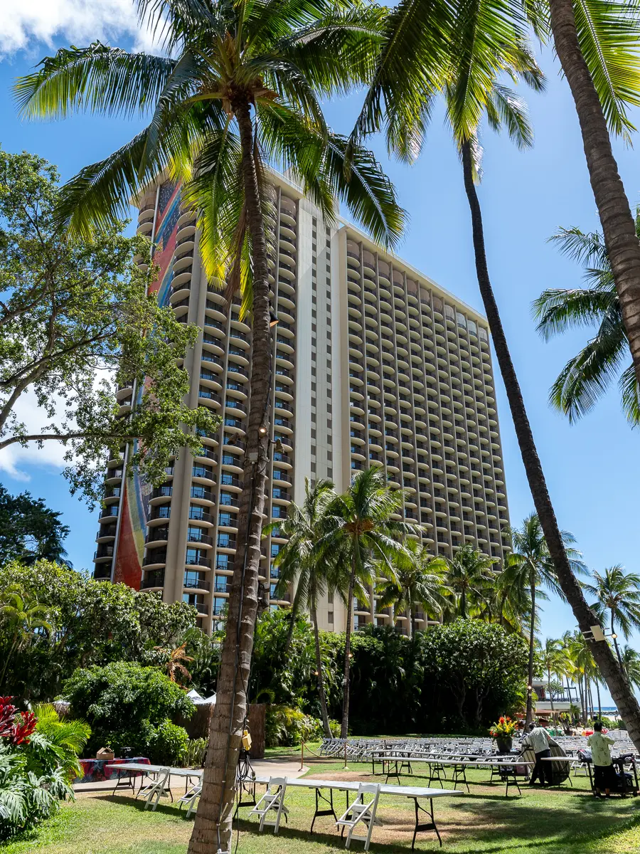 レインボータワーの外観